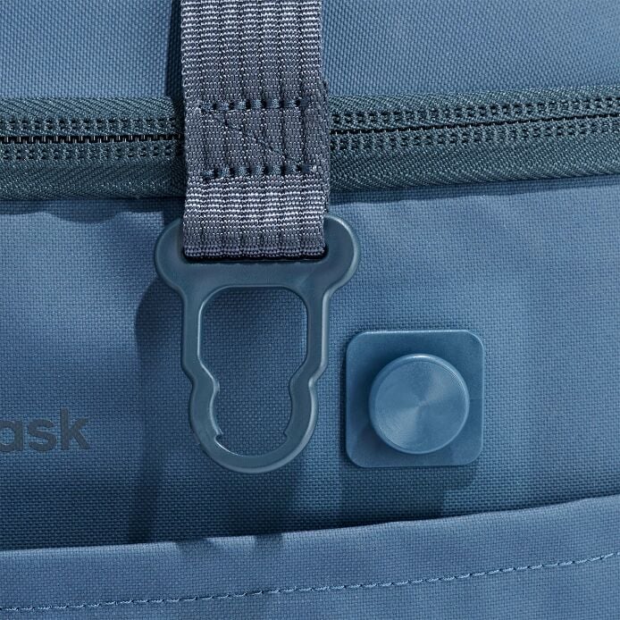 carryouttm-soft-cooler-15-l-t3 250815_hydro_cooler_details_14856_6.jpg