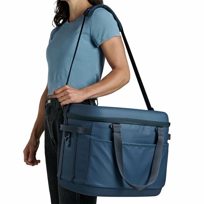 carryouttm-soft-cooler-30-l-f0 250815_hydro_s26_hb_14546_5.jpg