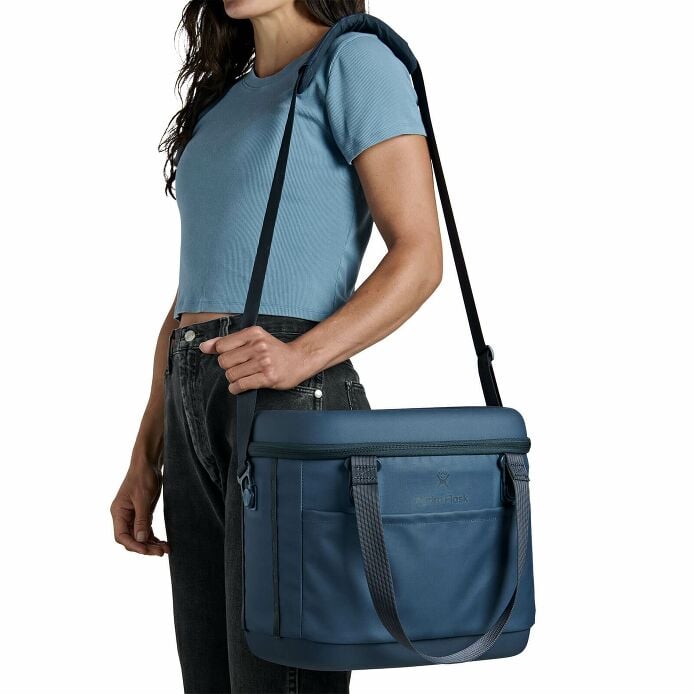 carryouttm-soft-cooler-15-l-t3 250815_hydro_s26_hb_14556_6.jpg