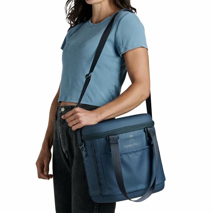 carryouttm-soft-cooler-10-l-e1 250815_hydro_s26_hb_14560_1_4.jpg