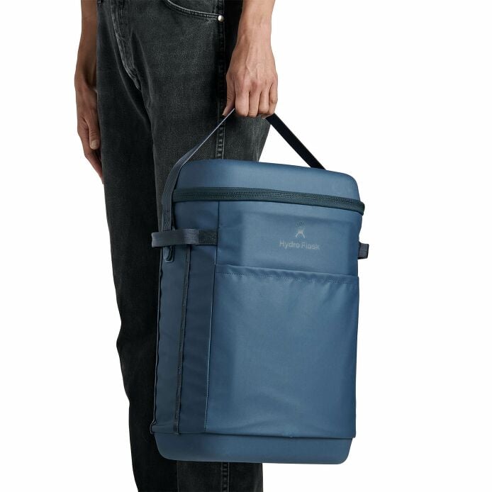 carryouttm-backpack-22-l-j8 250815_hydro_s26_hb_14597_6.jpg