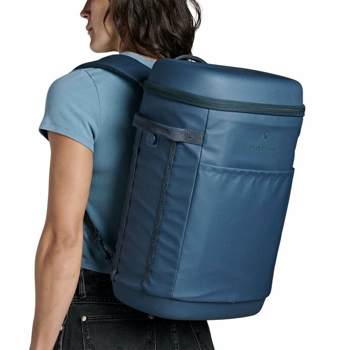 carryouttm-backpack-22-l-j8 250815_hydro_s26_hb_14605_7.jpg