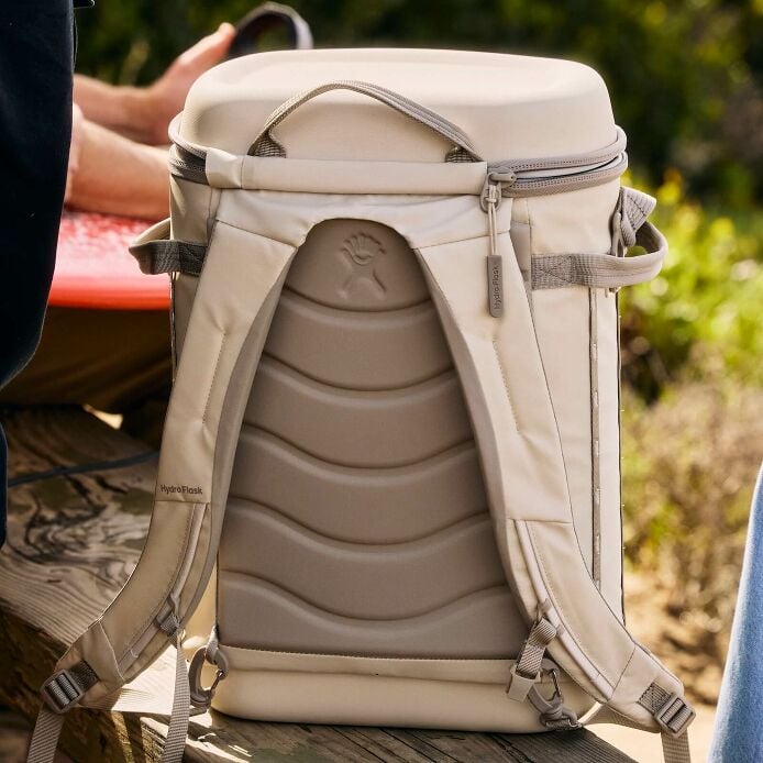 carryouttm-backpack-22-l-j8 hf_carryout_bouwer_d1_l1_torrey_pines_lifestyle_1841_3.jpg