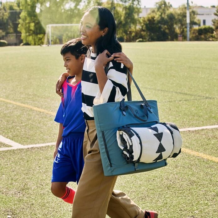 carryouttm-soft-cooler-tote-30-l-m8 hf_carryout_bouwer_d2_l2_parking_soccer_3406_1_1.jpg