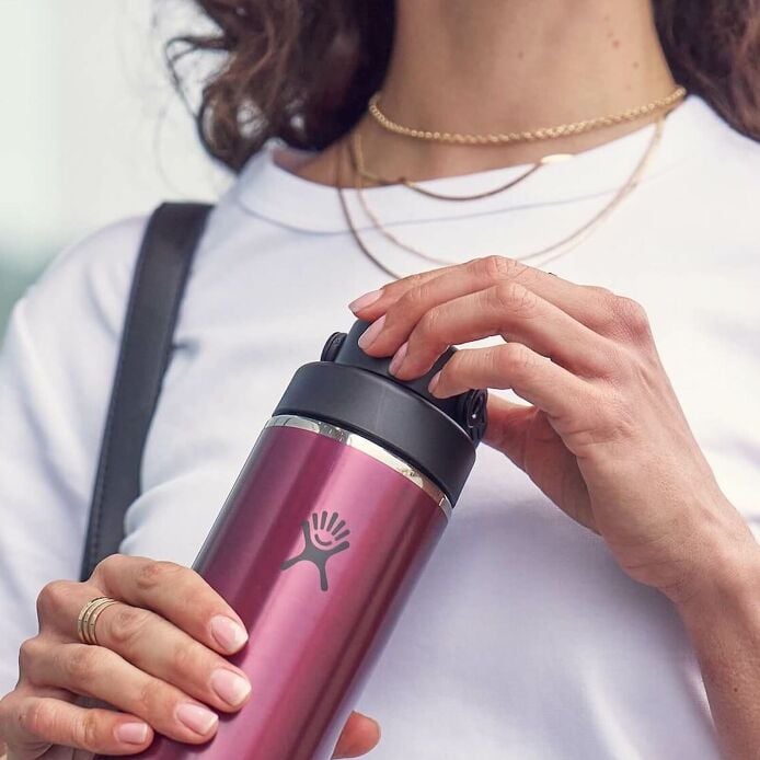 32-oz-lightweight-chug-cap-bottle-f3 hf_s26_lightweight_mcinnis_5123_1_8.jpg
