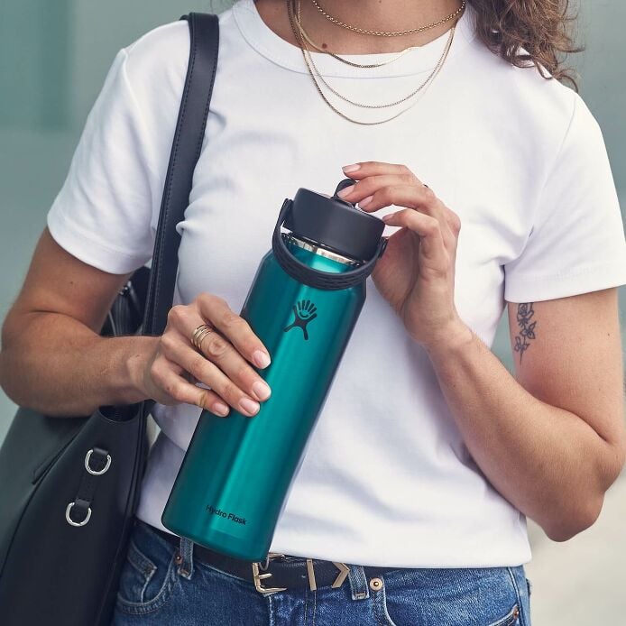 32-oz-lightweight-flex-straw-bottle-x6 hf_s26_lightweight_mcinnis_5167_2_3.jpg
