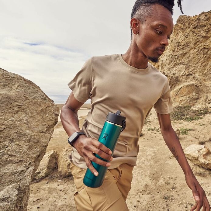 24-oz-lightweight-flex-straw-bottle-n4 hf_s26_lightweight_mcinnis_6828_4.jpg