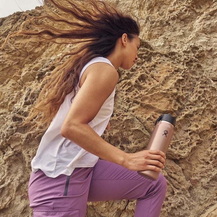 32-oz-lightweight-flex-straw-bottle-x6 hf_s26_lightweight_mcinnis_6946_1_3.jpg