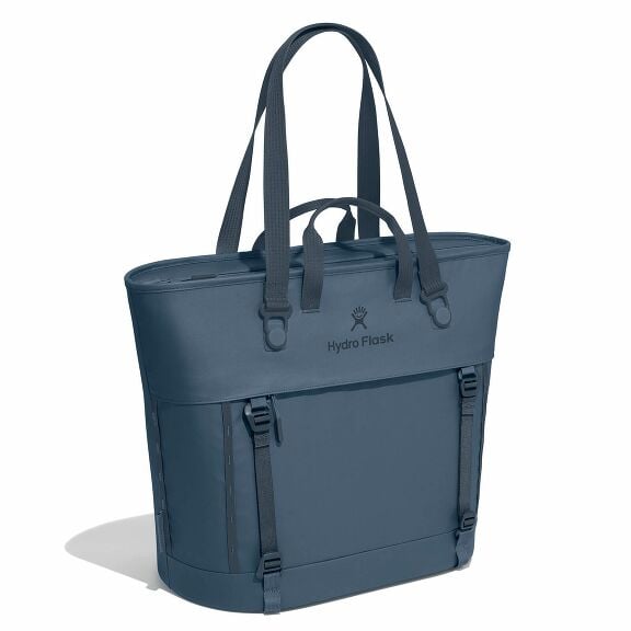 carryouttm-soft-cooler-tote-30-l-m8 maxiit384-carryout-tote-30l-harbor-blue-angled_1_1.jpg