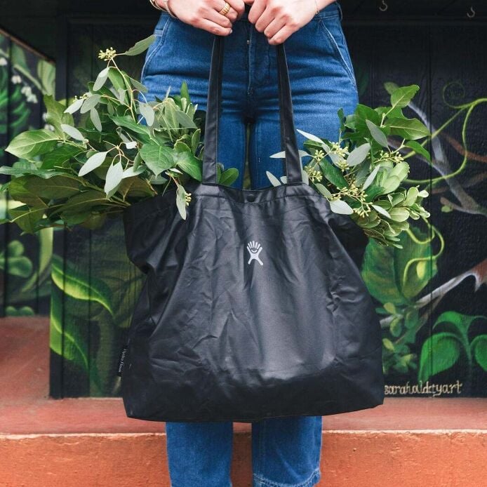 20-l-tag-along-tote-s0 s25_tagalongtote_post_3_1_1_1.jpg