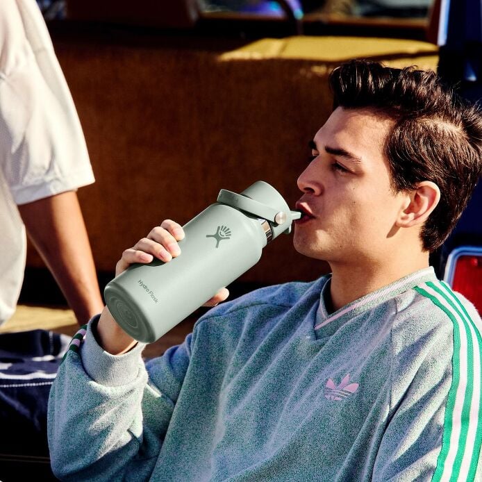 32-oz-wide-mouth-with-flex-straw-cap-j4 s25_tailgating_brouwer_exp-2028-06-01_04-6336_1__5.jpg